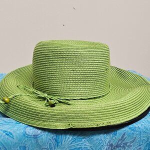 Green Mid-sized Brim August Hat